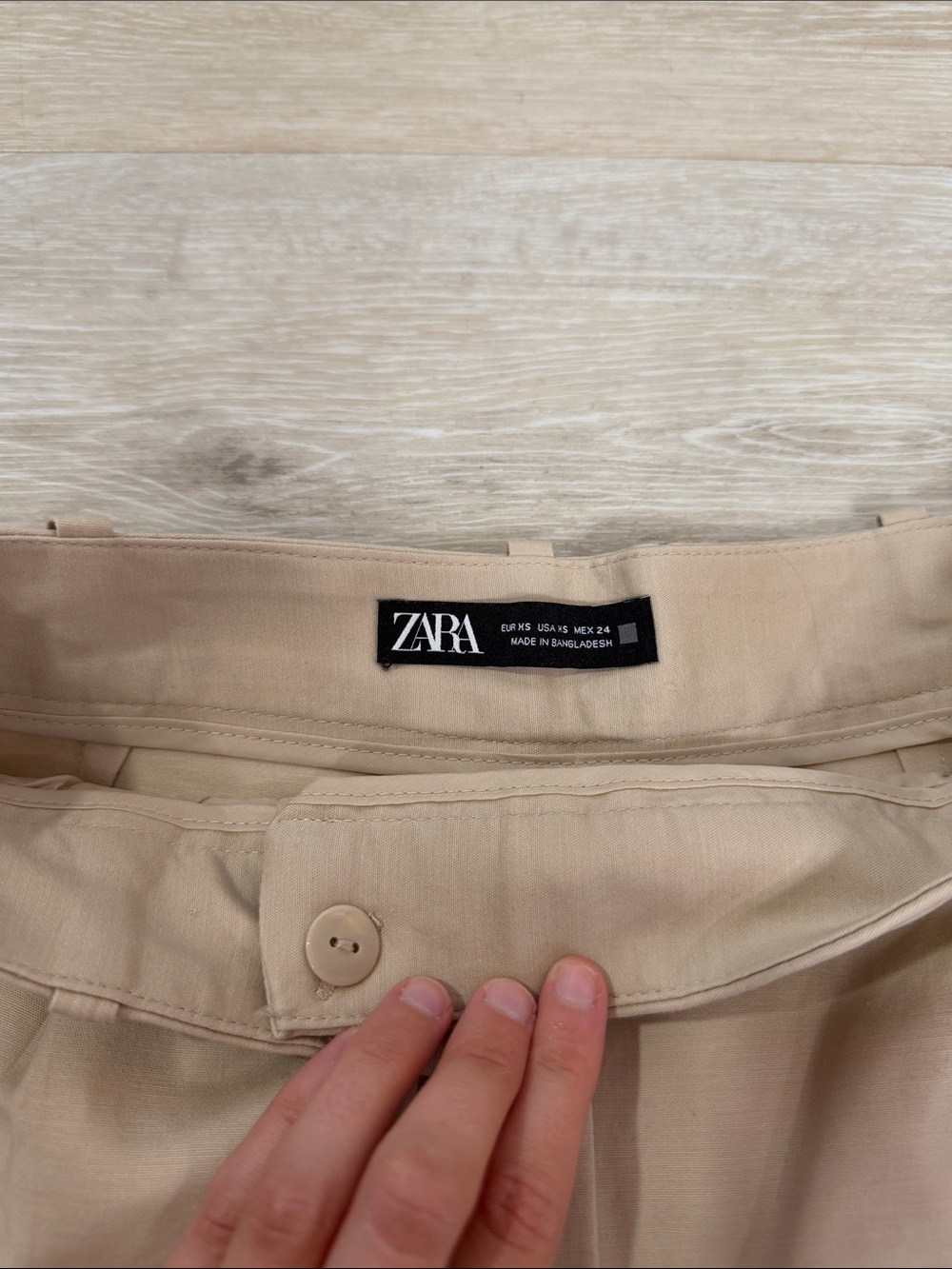 Zara Beige Tailored Shorts - Picture 2 of 2